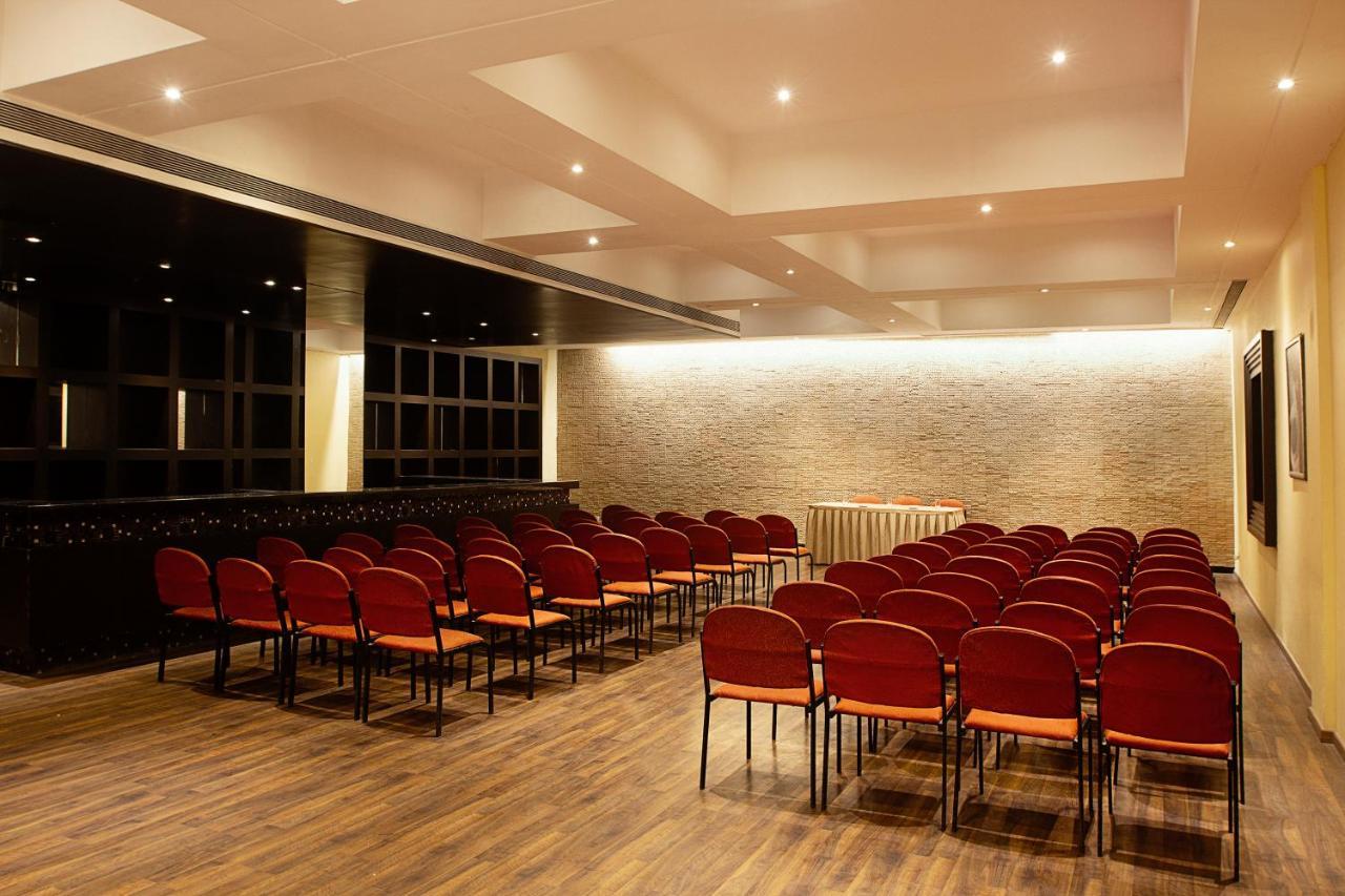 The Classique Club Mumbai  Buitenkant foto