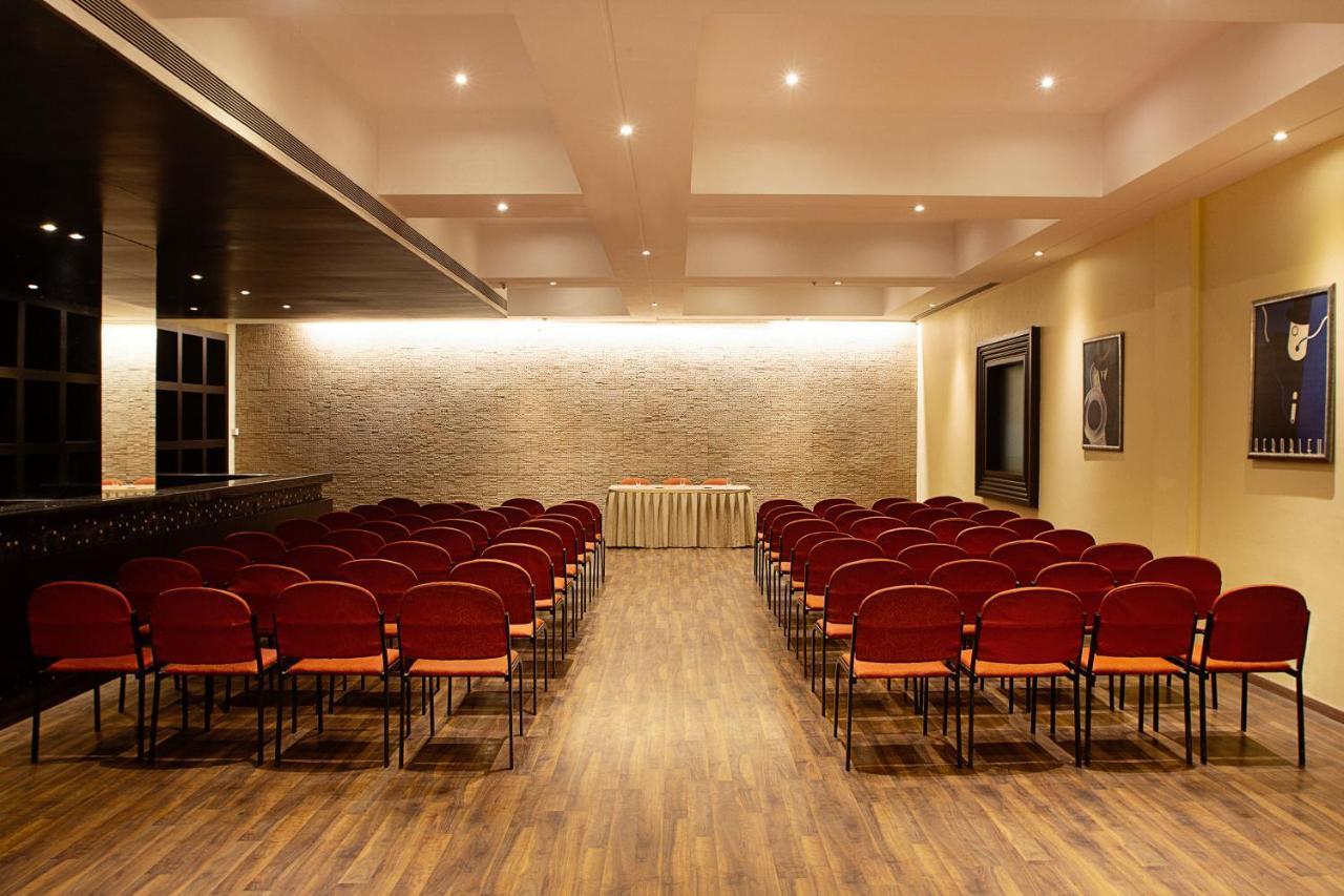 The Classique Club Mumbai  Buitenkant foto