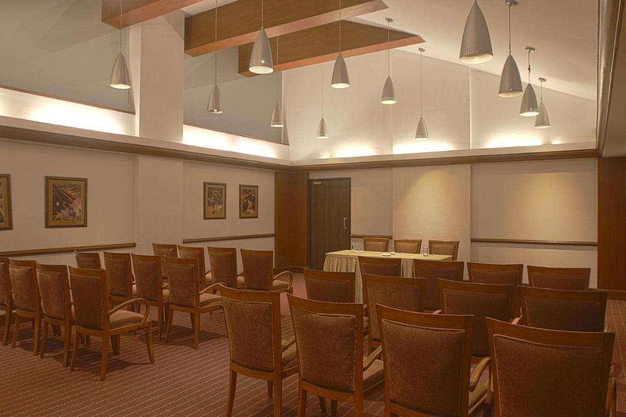 The Classique Club Mumbai  Buitenkant foto